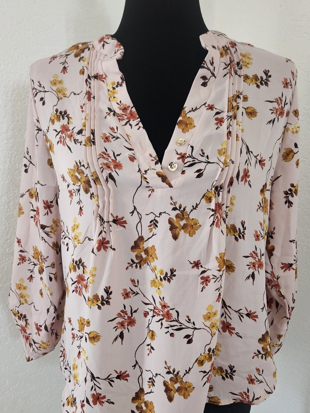 Women's Floral Pintuck V-Neck Blouse — Blush Pink PM